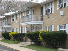 Building Photo - Edwards Gardens Apartments