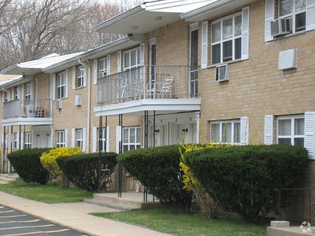 Primary Photo - Edwards Gardens Apartments