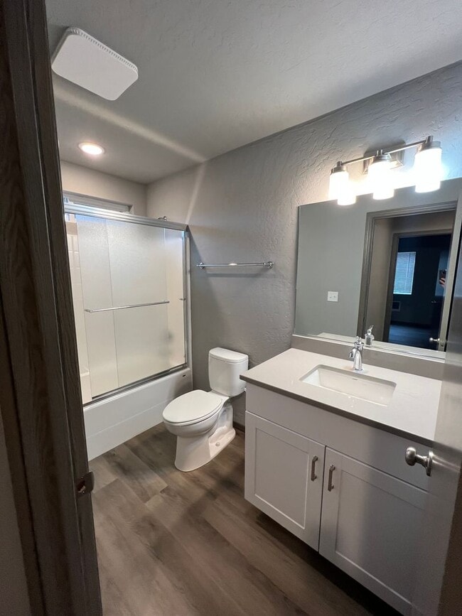 Building Photo - 1306/1308 E Farwell