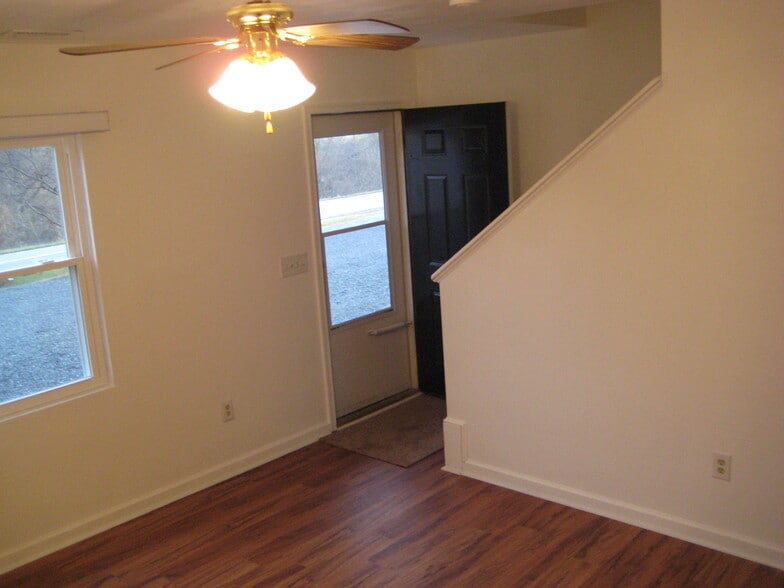 Building Photo - 1822 Bennington St SE