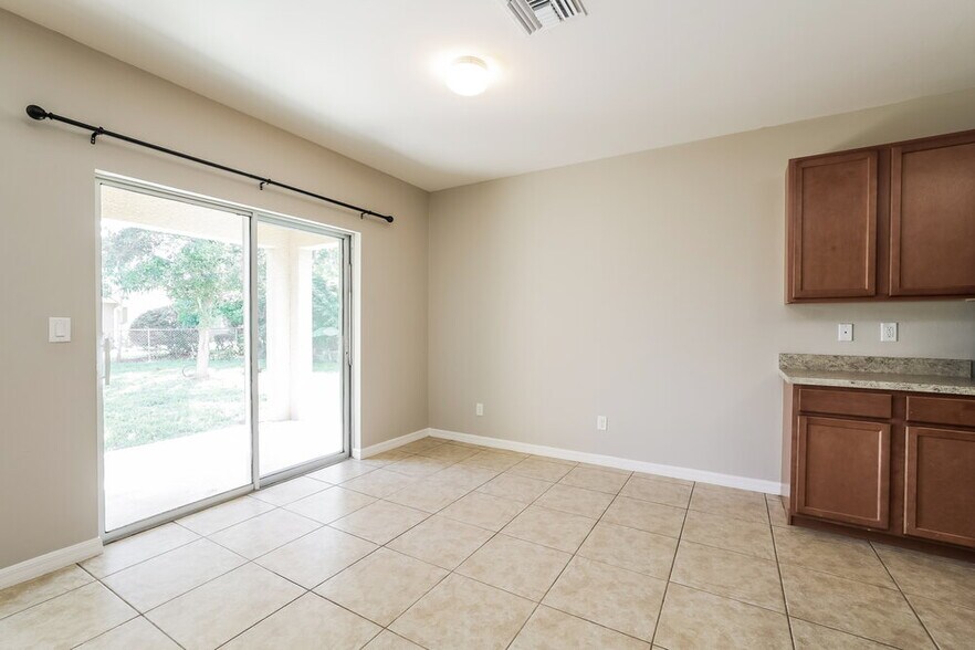 Building Photo - 21 SE 20th Pl