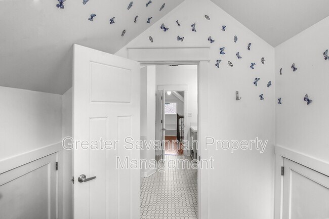 Building Photo - 419 E 54th St
