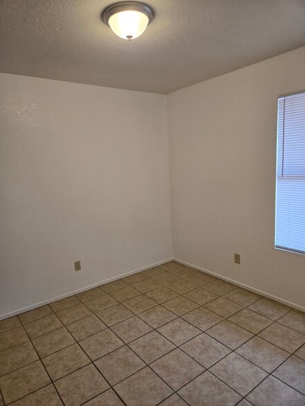 Building Photo - 6550 Columbus Dr