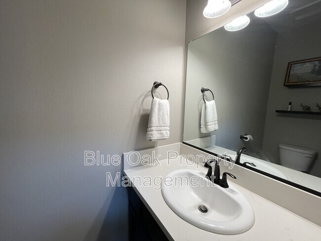 Building Photo - 2874 Pin Oak Ln
