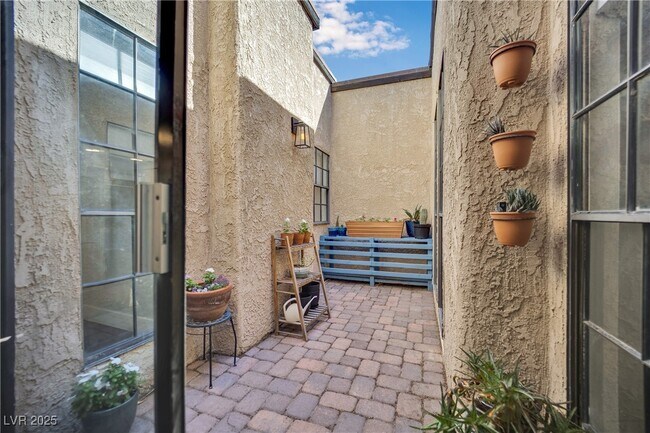 Building Photo - 3959 Salisbury Pl