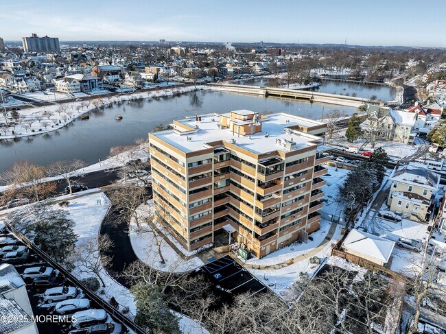 Building Photo - 321 Sunset Ave