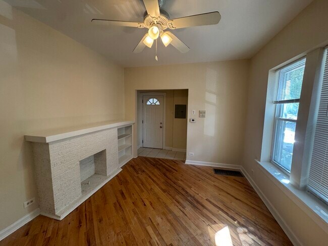 Building Photo - 3436 W Leland Ave