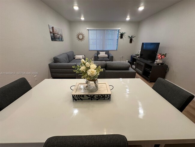 Building Photo - 17255 SW 95th Ave