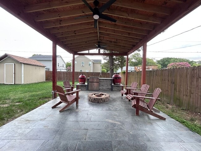 Building Photo - Charming 4-Bed, 2.5-Bath Coastal Cottage –...