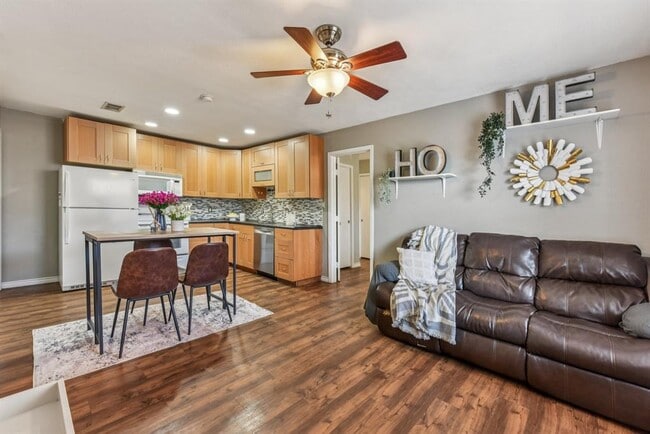 Building Photo - 1624 Aquarena Springs Dr