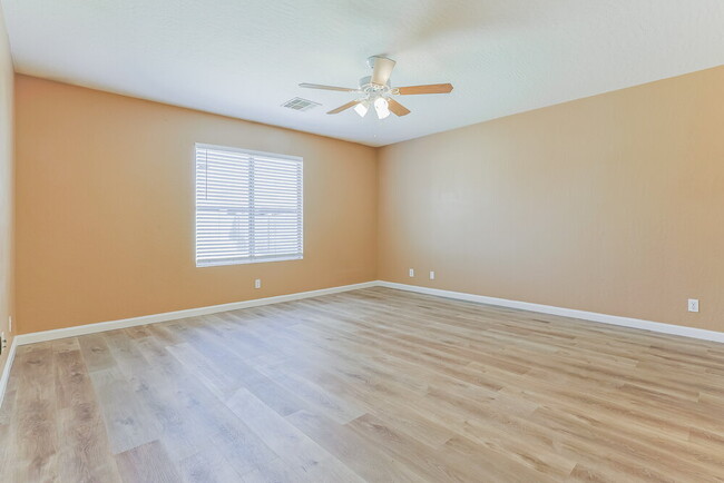 Building Photo - 527 N Bailey Cir