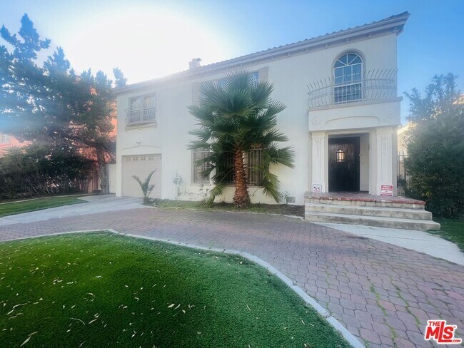 Building Photo - 611 Beachwood Dr