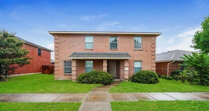 Building Photo - MOVE IN READY