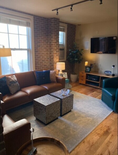 Building Photo - 29 S State St