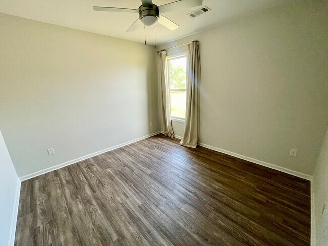 Building Photo - Beautiful 3/2 + office home for rent next to Brandon High School!