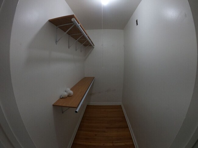 Building Photo - 2 bed 1 bath Royal Oak ranch