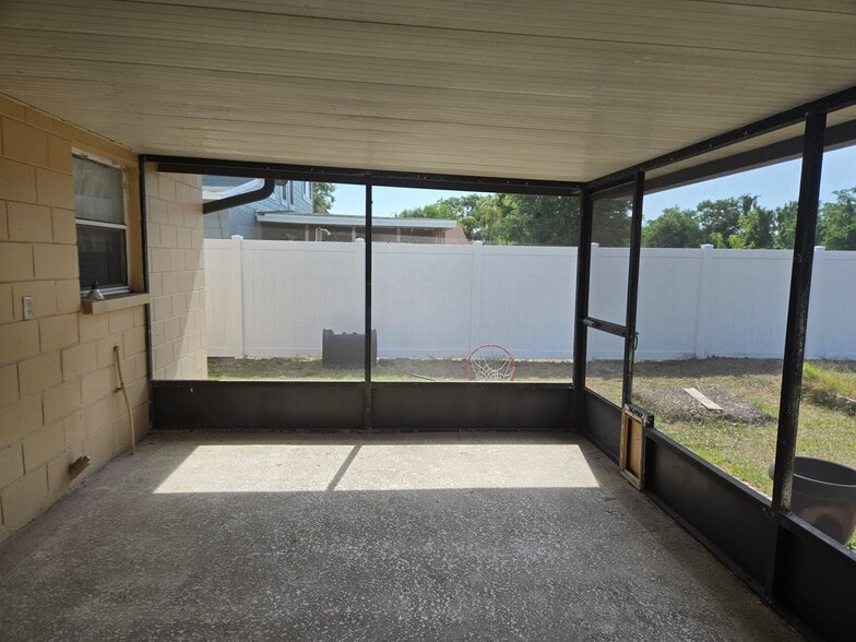Building Photo - 14532 Knoll Ridge Dr