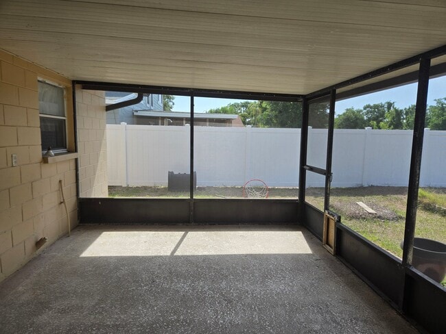 Building Photo - 14532 Knoll Ridge Dr