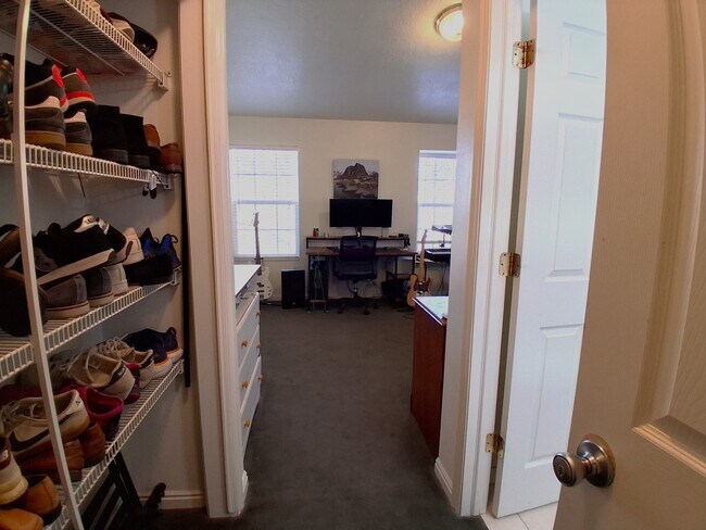 Building Photo - 879 E 350 N