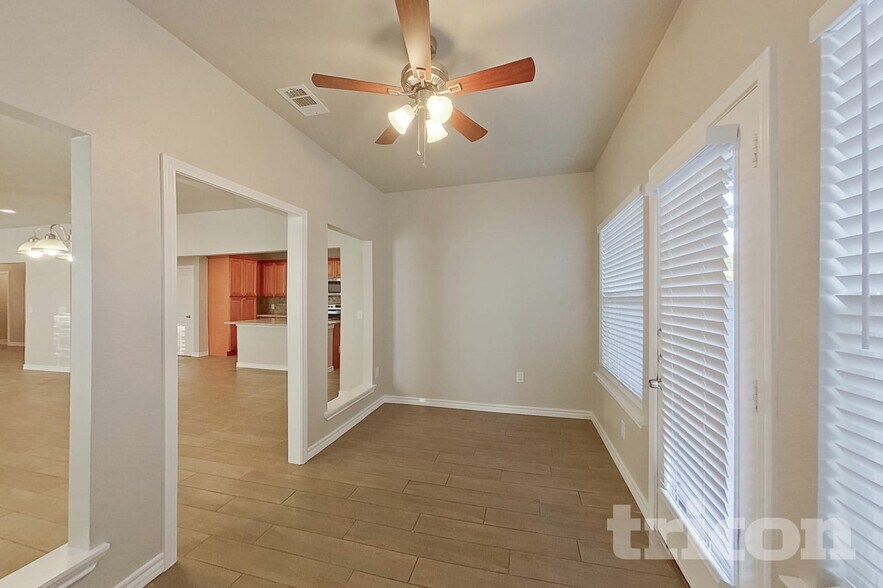 Building Photo - 4825 Freeport Dr