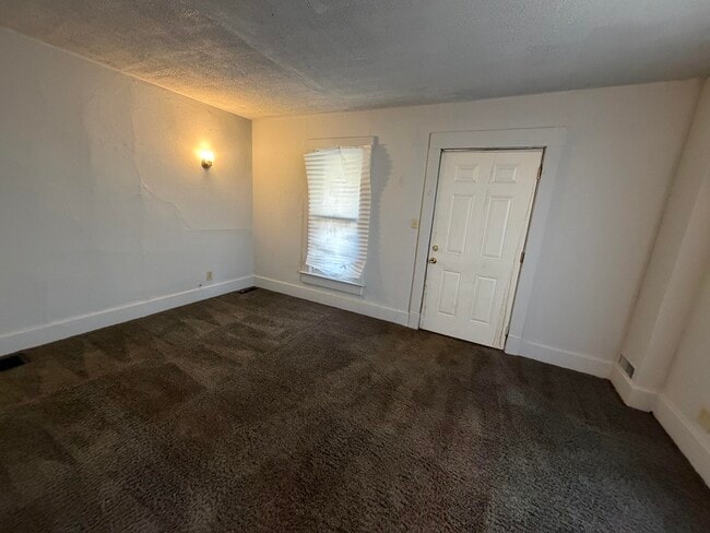 Building Photo - 608 Seminary-W