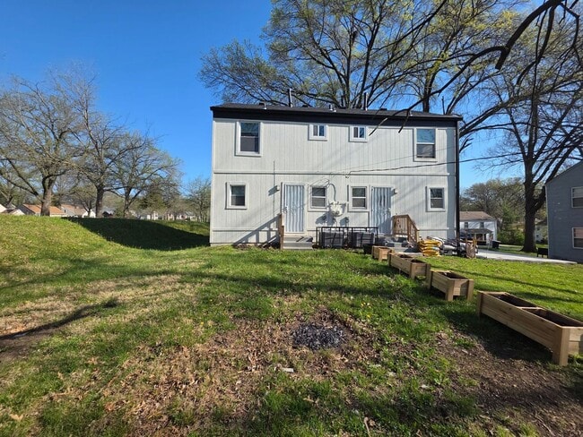 Building Photo - Cozy & Updated Duplex – Close to UMKC, Rockhurst & More