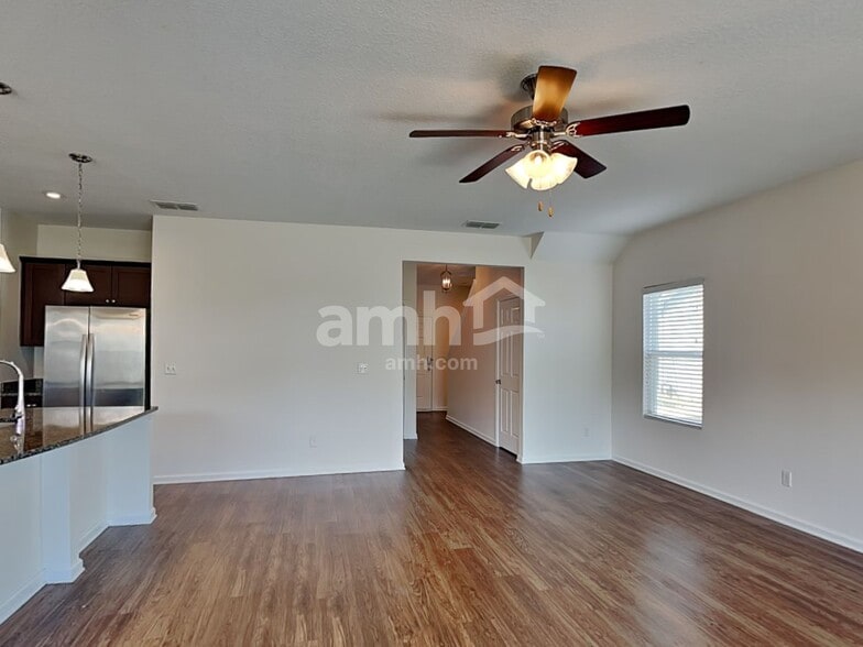 Building Photo - 221 W Jayce Wy