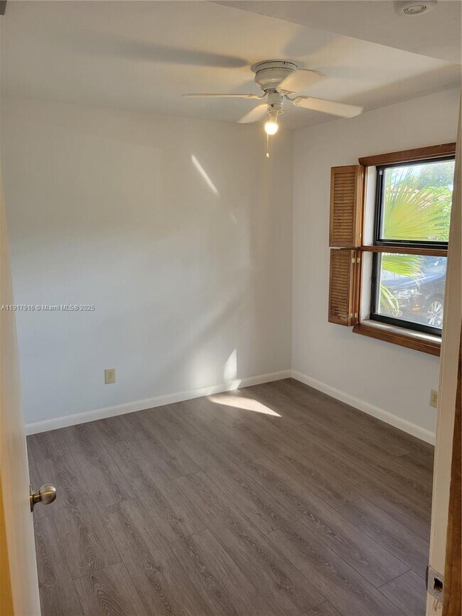 Building Photo - 6963 SW 40th St