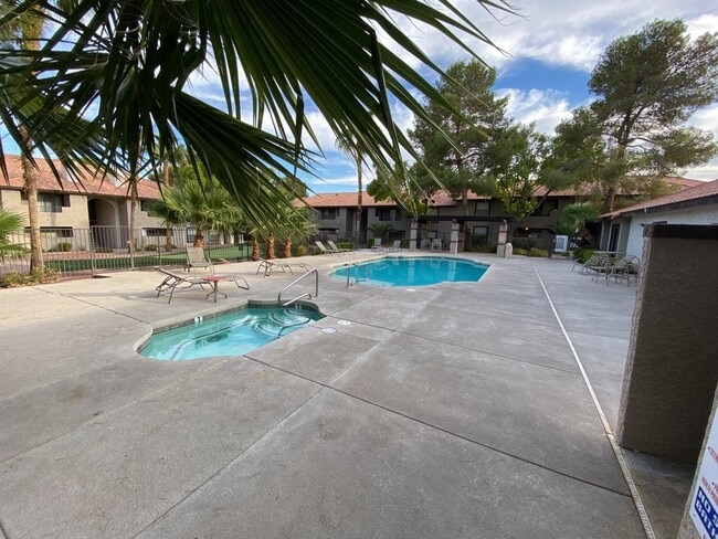 Building Photo - 3 Bedroom 2 bath condo located on second floor.
