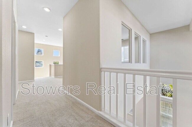 Building Photo - 137 Woodcrest Dr