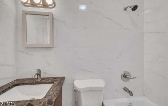 Building Photo - 275 Main St