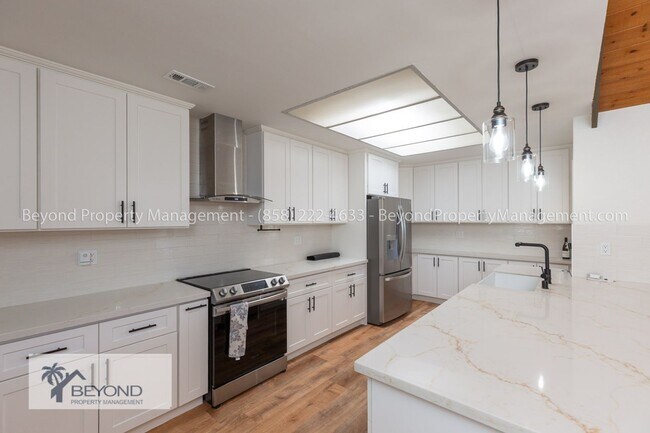 Building Photo - STYLISHLY UPGRADED 4BD HOME – PET FRIENDLY...