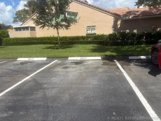 Building Photo - 1604 Rosewood Way