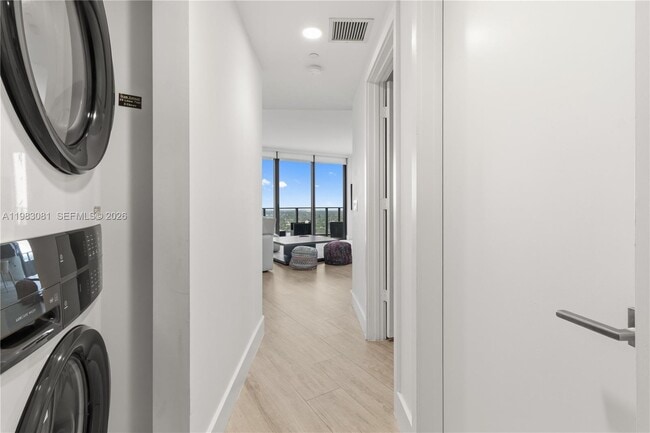 Building Photo - 121 NE 34th St