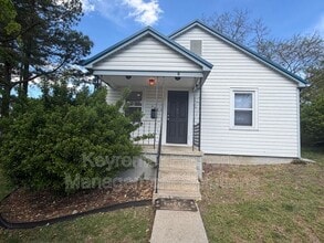 Building Photo - 509 5th St