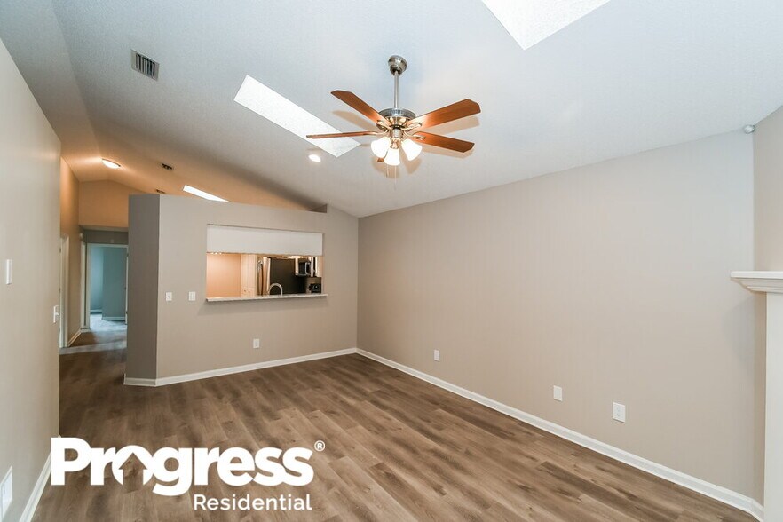 Building Photo - 8790 Townsquare Dr S