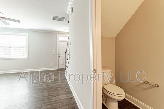 Building Photo - 14 Alderly Way