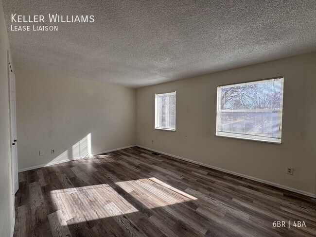 Building Photo - 277 Glenway St