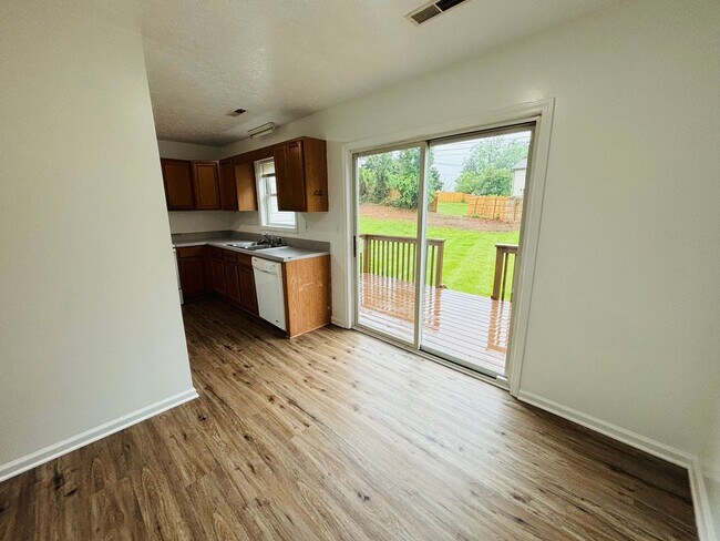 Building Photo - 350 Wakeman Ct NE
