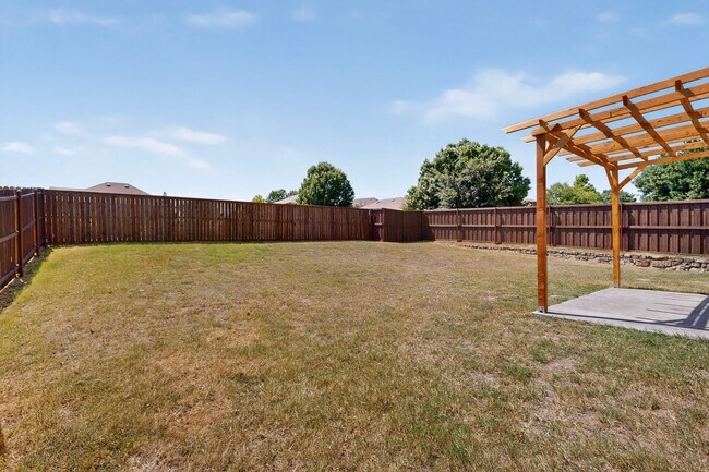 Building Photo - Spacious Renovation Ready To Be Called Home!!!