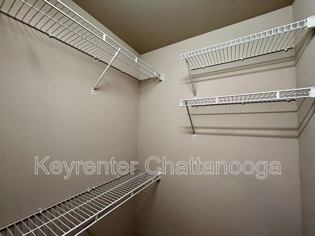 Building Photo - 5775 Crooked Creek Dr