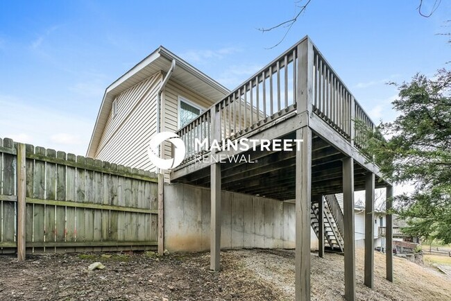 Building Photo - 3022 Brentmoor Dr