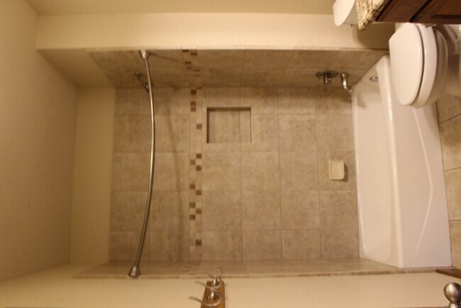 Building Photo - 701 Bushwhack Rd