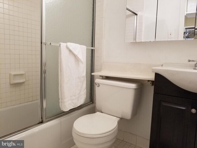 Building Photo - 1011 Arlington Blvd