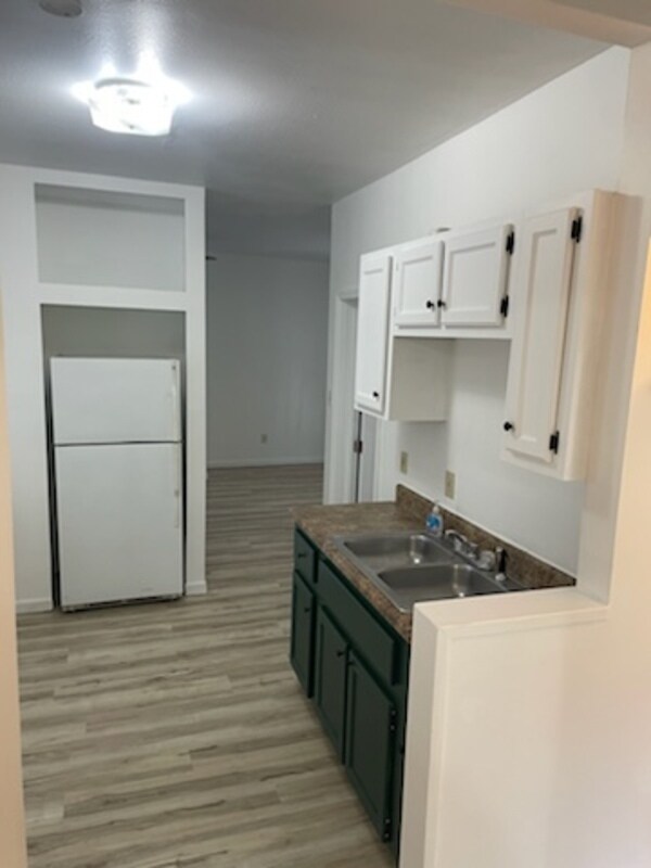 Building Photo - 1415 Longfield Ave