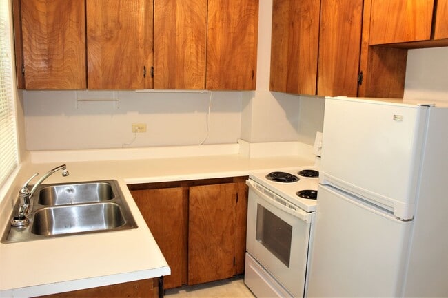 Building Photo - Clean 2 bedroom 1 bath by Columbia River Marina!