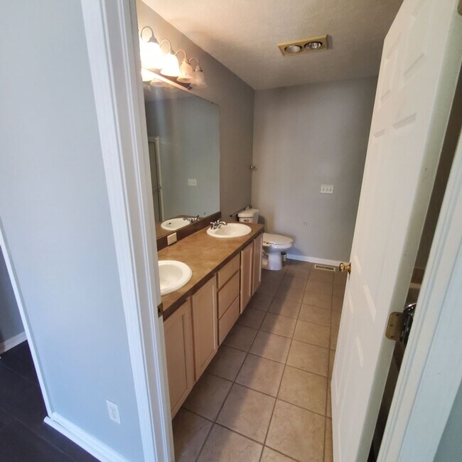 Building Photo - 2643 Wyndgate Ct