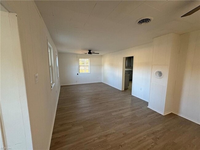 Building Photo - 889 W Main St