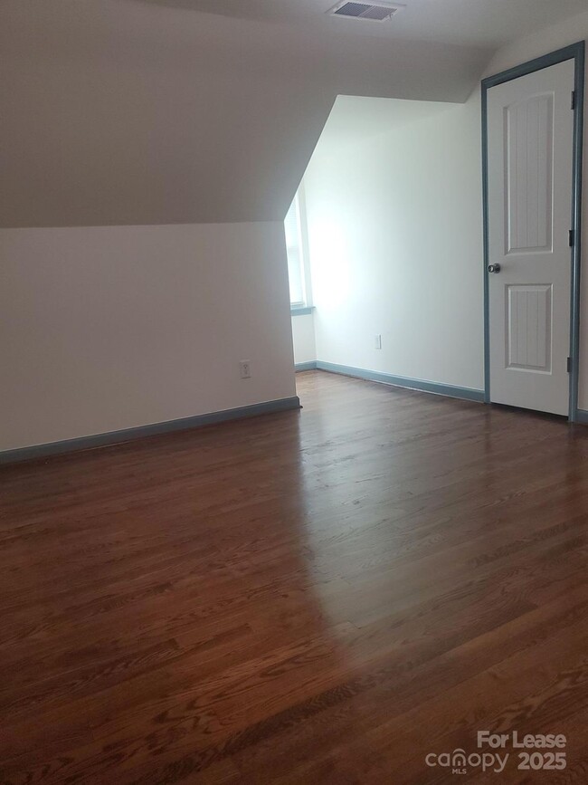 Building Photo - 3405 Erinbrook Ln