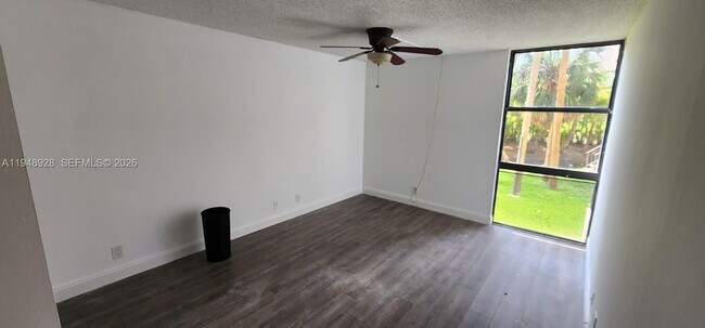 Building Photo - 20379 W Country Club Dr